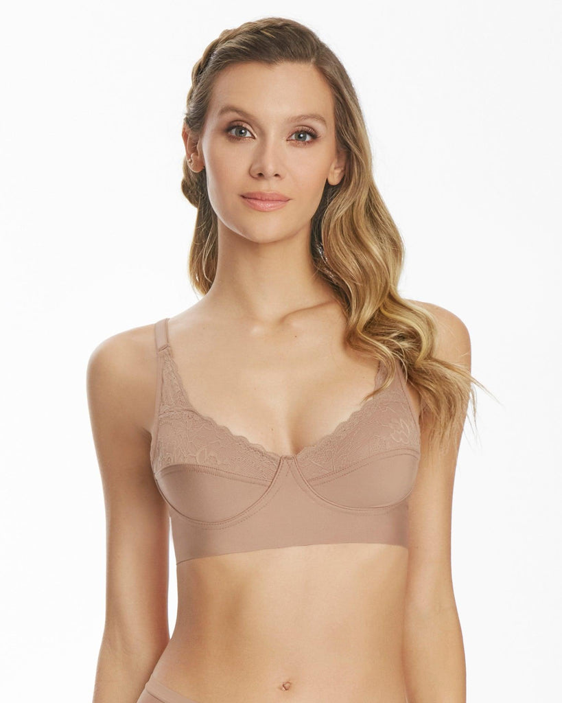 ¡Descubre la combinación perfecta de elegancia y confort con el Sándalo Sostén Clásico en Encaje y Microfibra 0402-1!